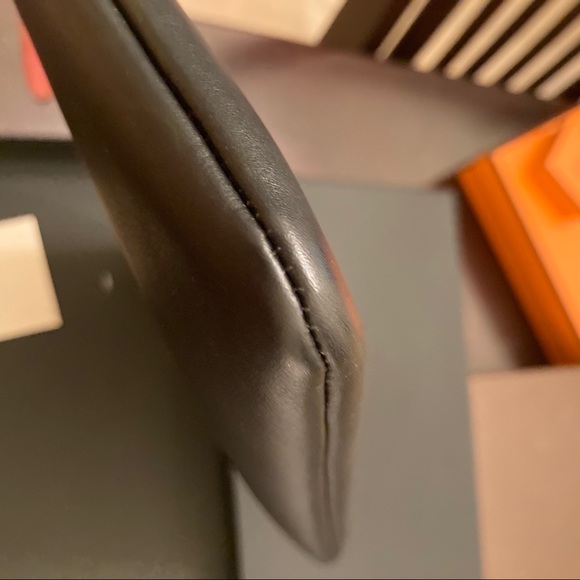 Chanel
Bicolor Boy O Case Clutch Metallic Goatskin and Calfskin Medium - Picture 5 of 7